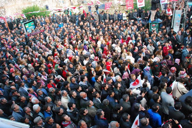 MHP LİDERi DEVLET BAHÇELİ AKHİSARLILAR İLE BULUŞTU